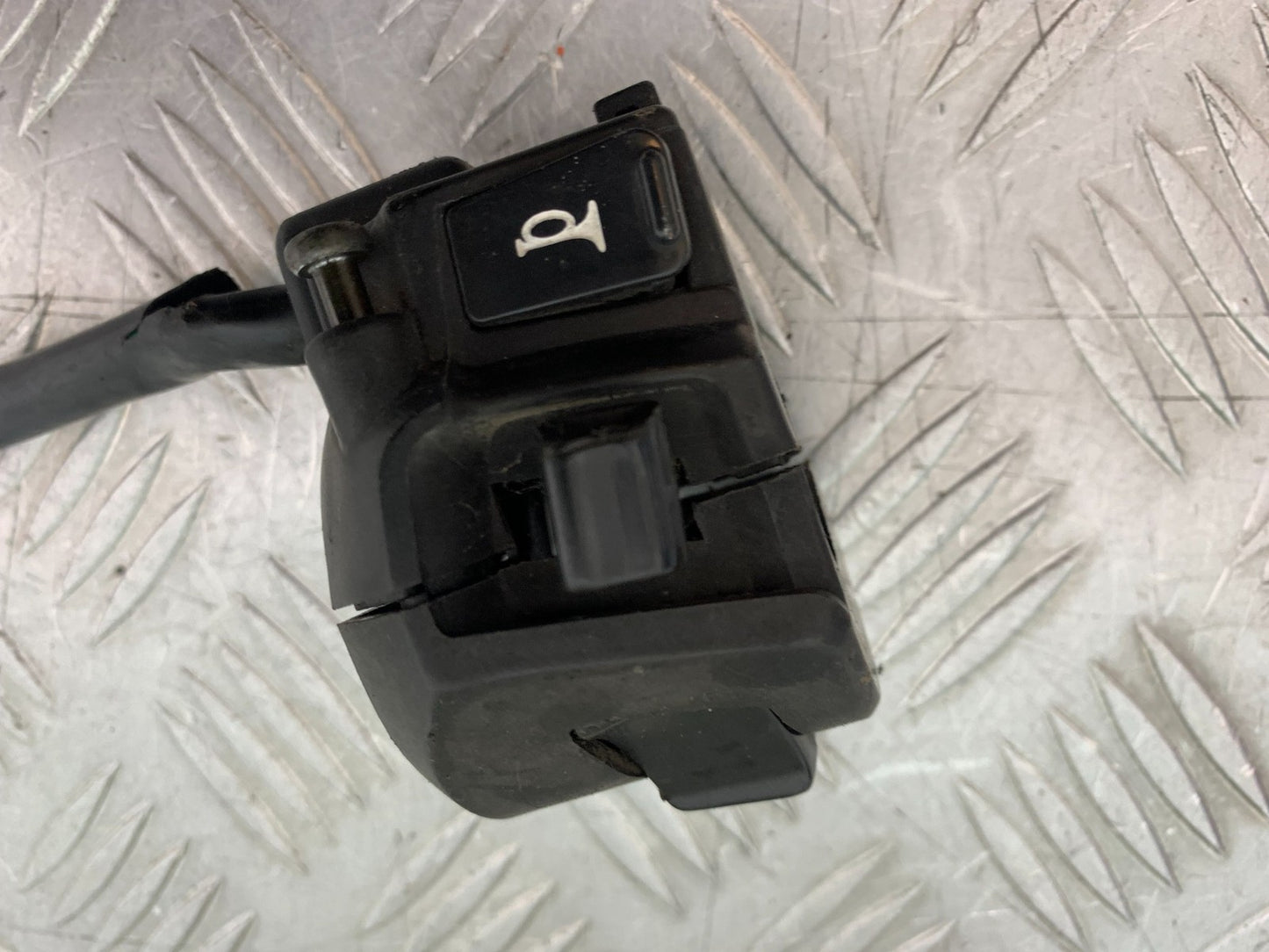 QINGQI QM125 GY-2B LEFT SWITCH GEAR  YEAR 2016 (CMB1228)