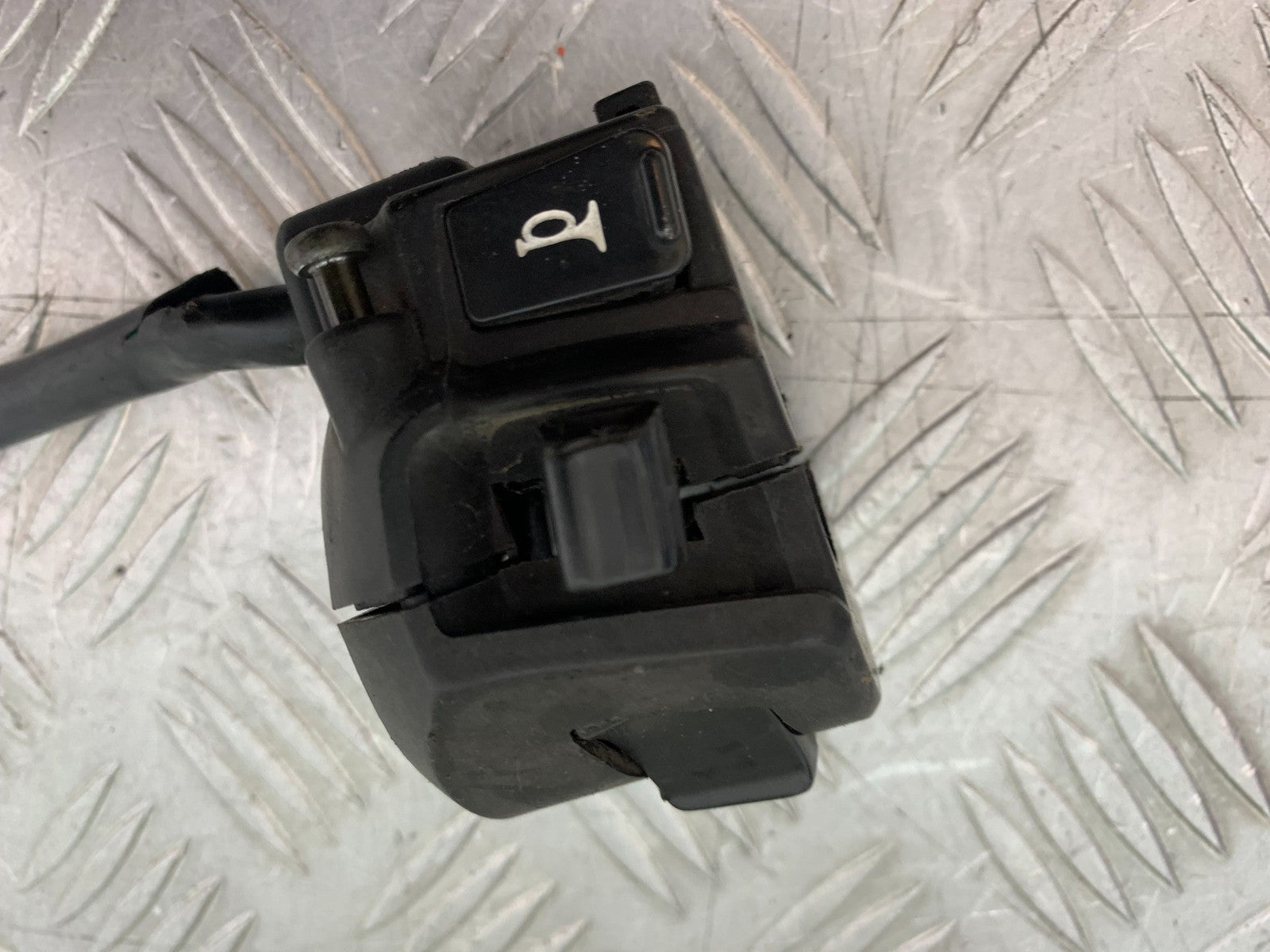 QINGQI QM125 GY-2B LEFT SWITCH GEAR  YEAR 2016 (CMB1228)