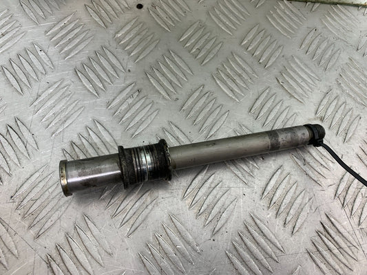 KAWASAKI ZX9R ZX9 R FRONT WHEEL SPINDLE  YEAR 1998-1999 (CMB1329)
