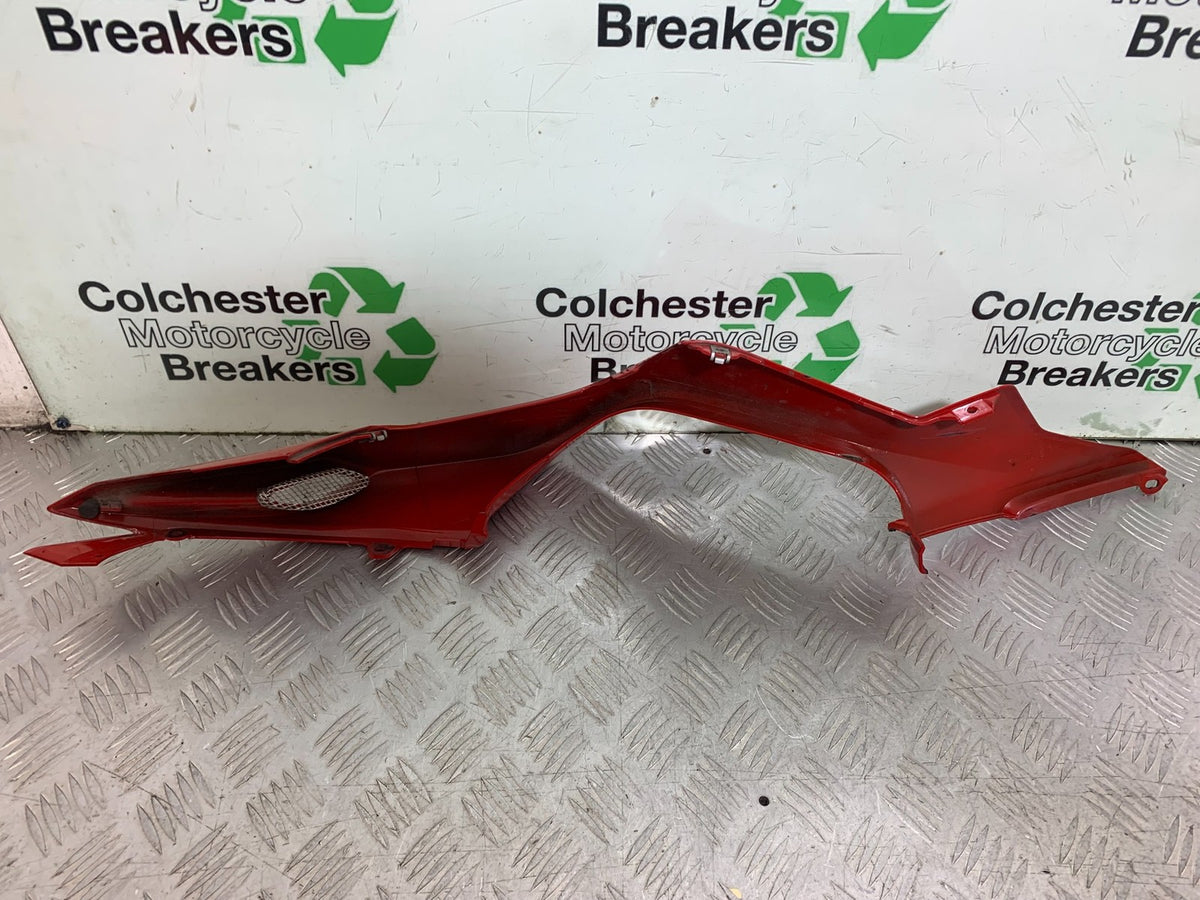 MV AGUSTA 675 F3 RIGHT SEAT PANEL  YEAR 2012-2016 (CMB1302)