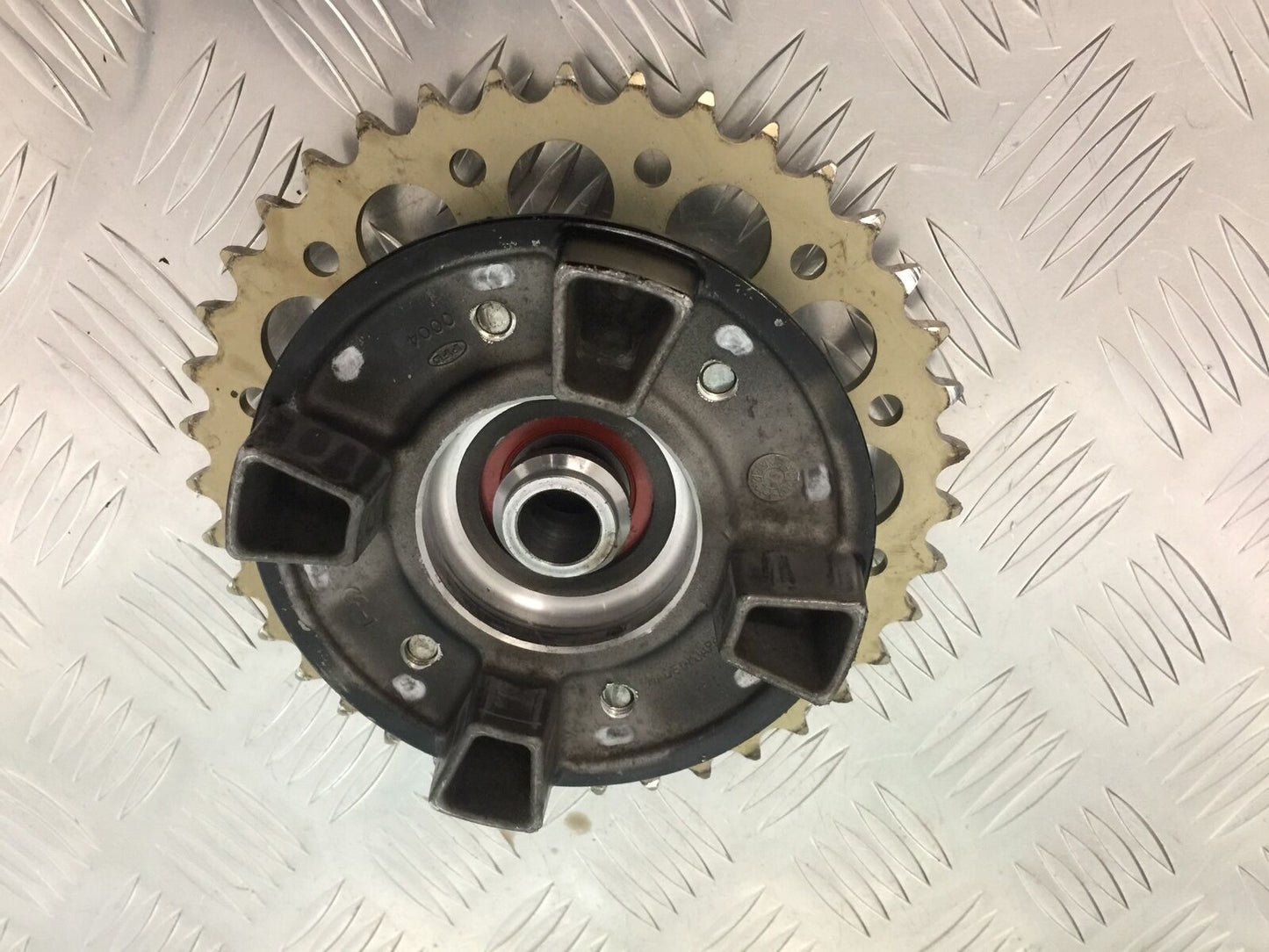 KAWASAKI ZX10R ZX10 R SPROCKET CARRIER YEAR 2004-2005 (STOCK 932)