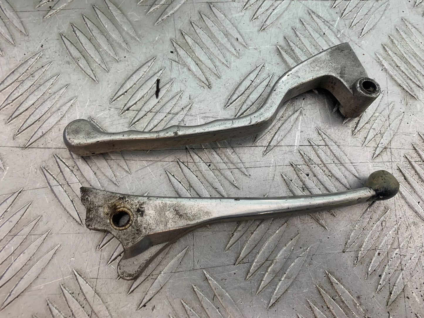KAWASAKI GT550 GT 550 CLUTCH AND BRAKE LEVERS   YEAR 1989-1994