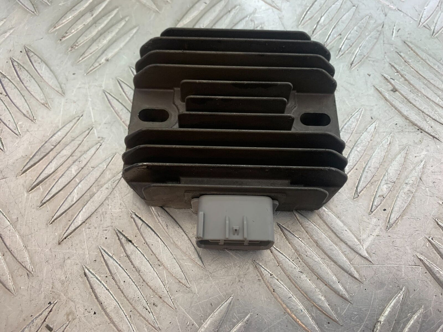 SUZUKI AN 200 UN 200 BURGMAN REGULATOR  YEAR 2007-09 (CMB1128)