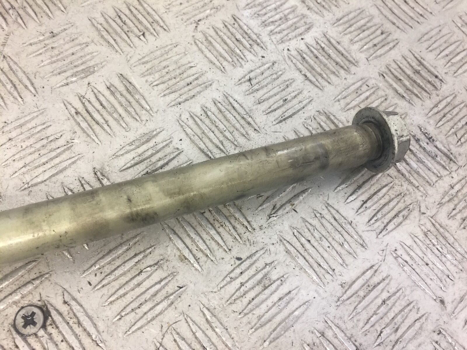 SUZUKI GSXR 750 L1 SWINGARM SPINDLE YEAR 2012-2015 (STOCK 632)