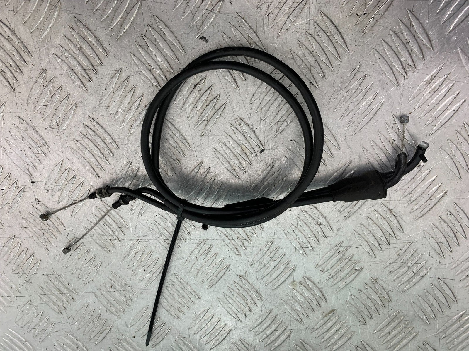 TRIUMPH 675 STREET TRIPLE RX THROTTLE CABLES  2015- 2017 (CMB1299)