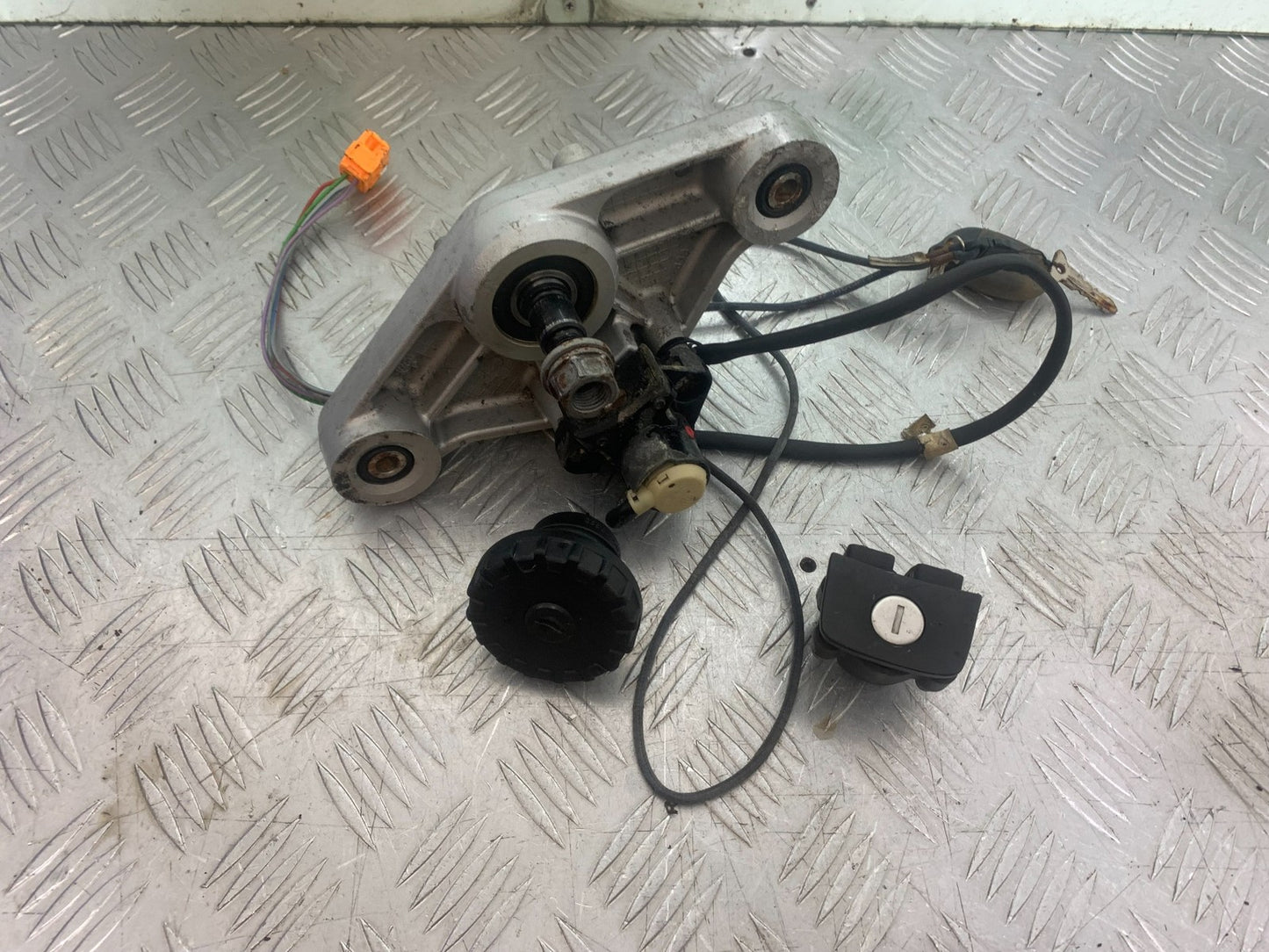 BMW K1200 K 1200 LT LOCKS AND KEY    YEAR 1999-07 (CMB1271)