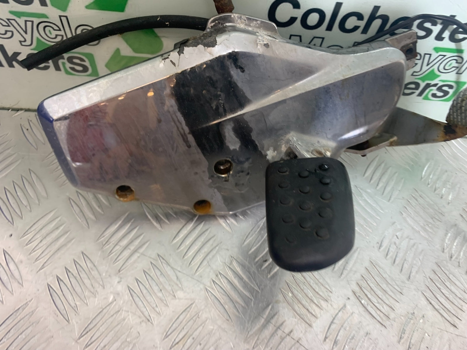 BMW K1200 K 1200 LT FRONT RIGHT HANGER AND PEG  YEAR 1999-07 (CMB1138)