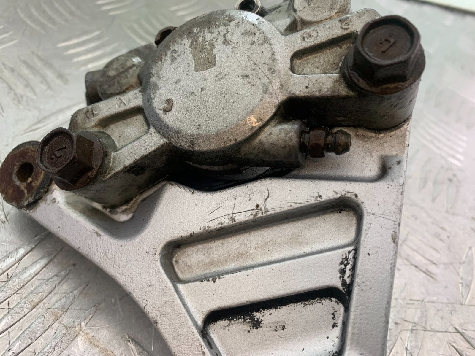 YAMAHA FZS600 FAZER 600 REAR CALIPER (SOLD AS PARTS)  YEAR 1998-2001 (CMB1267)