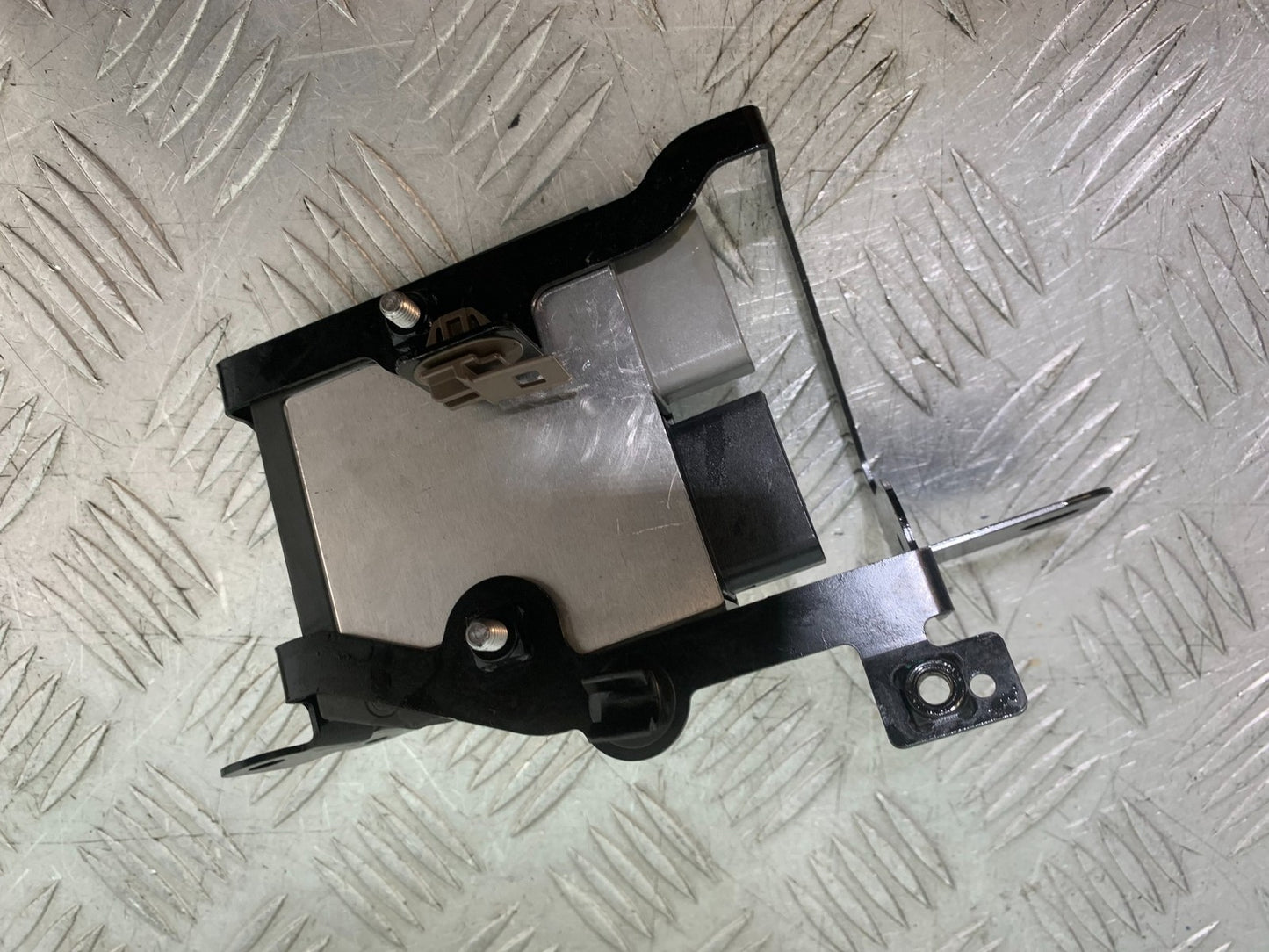 TRIUMPH TRIDENT 660 REGULATOR  YEAR 2021-2024 (CMB1295)