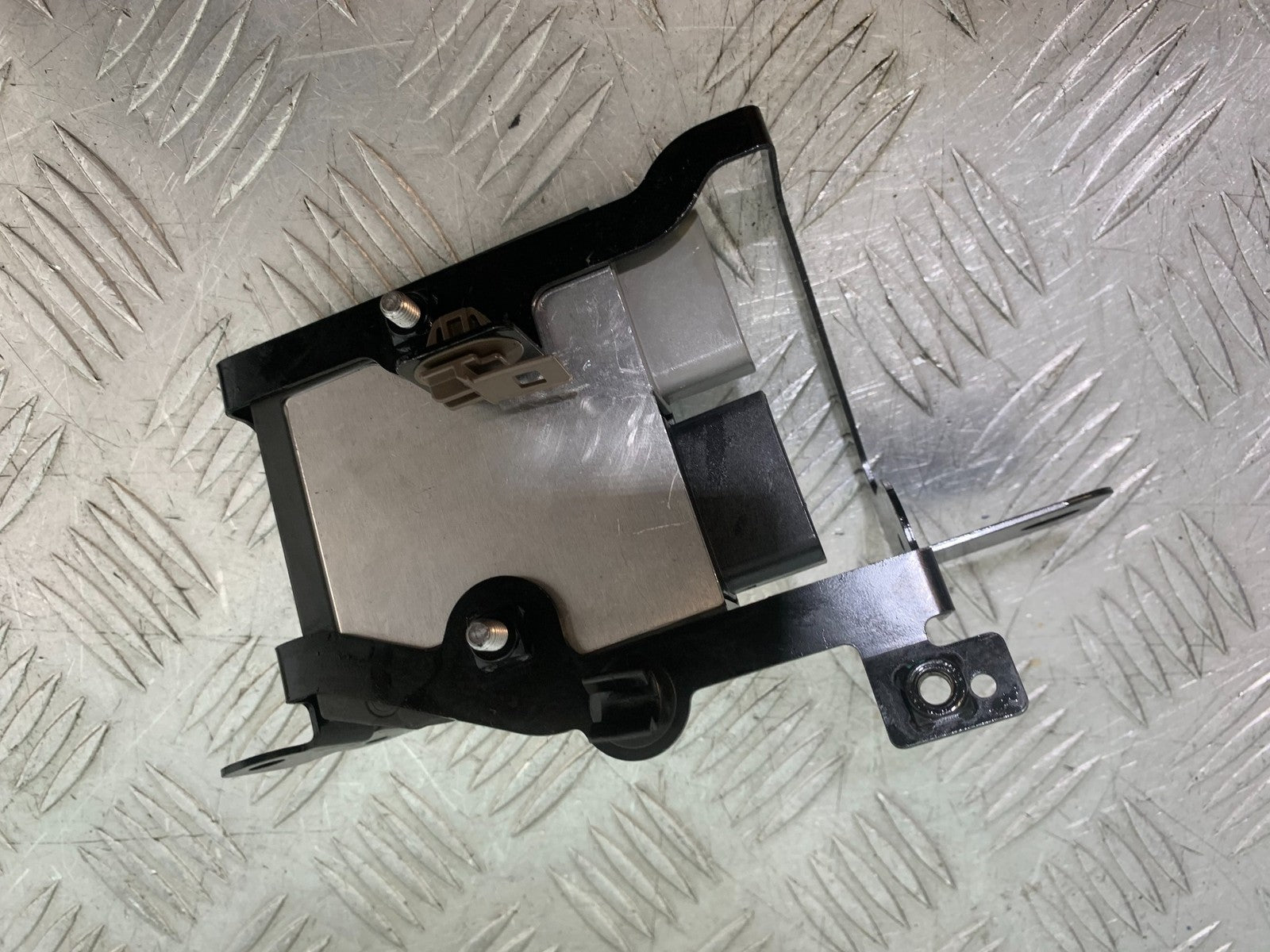 TRIUMPH TRIDENT 660 REGULATOR  YEAR 2021-2024 (CMB1295)
