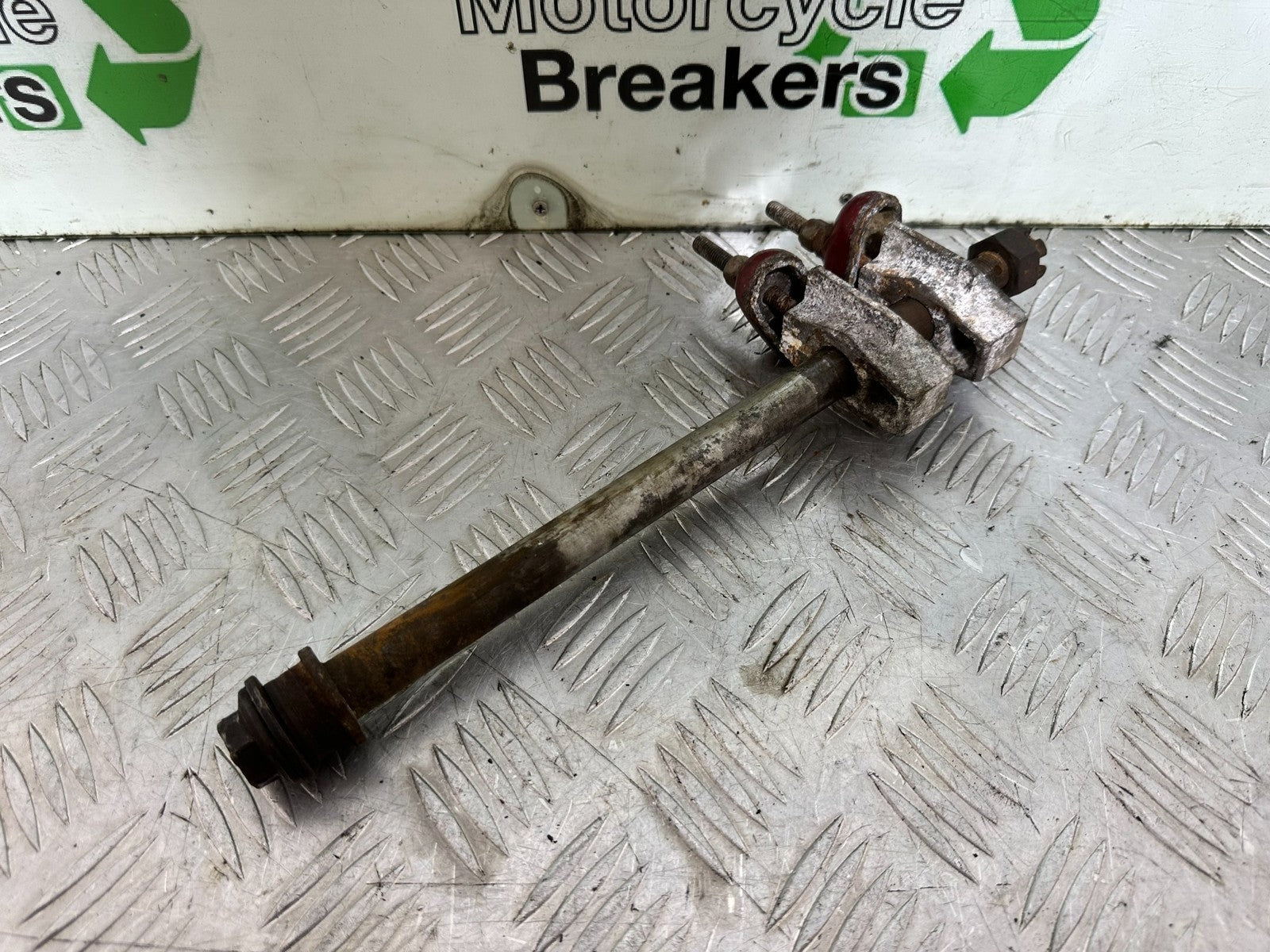 KAWASAKI ER6 F ER6F REAR WHEEL SPINDLE AND SPACERS YEAR 2005-2008 (CMB1178)