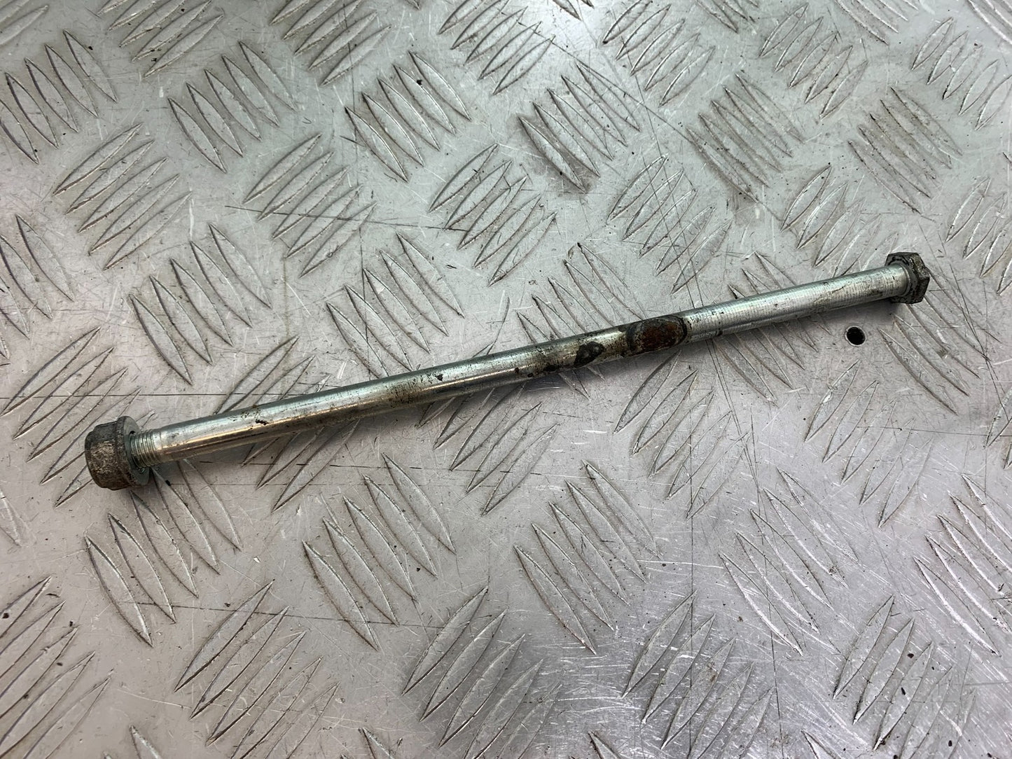 HONDA CBF125 CBF 125 SWINGARM SPINDLE  YEAR 2009-14 (CMB1182)