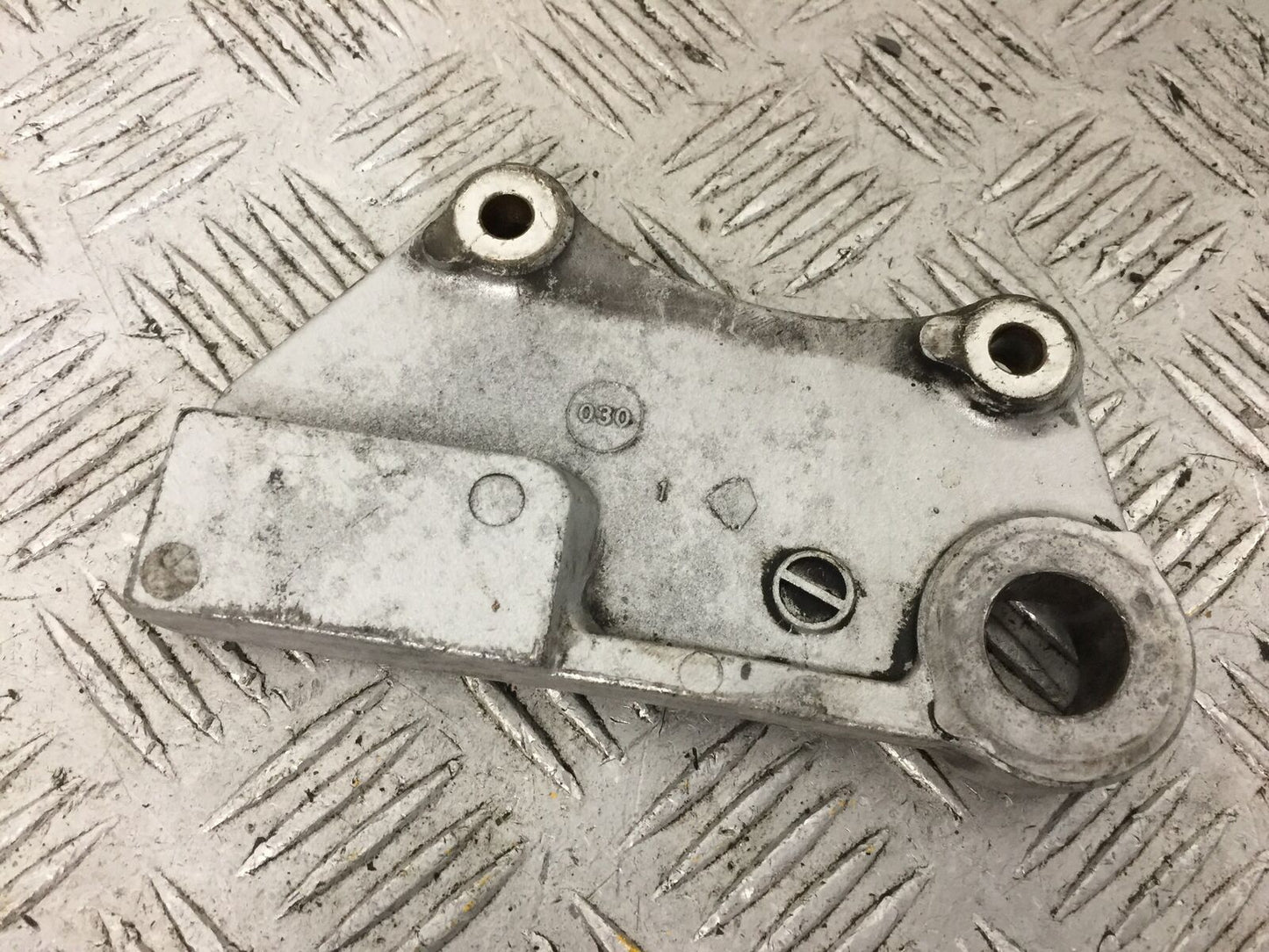 KAWASAKI ZX9R ZX9 C REAR CALIPER BRACKET  YEAR 1998-99 (STOCK 903)