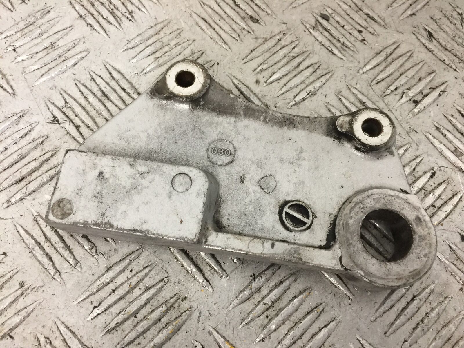 KAWASAKI ZX9R ZX9 C REAR CALIPER BRACKET  YEAR 1998-99 (STOCK 903)
