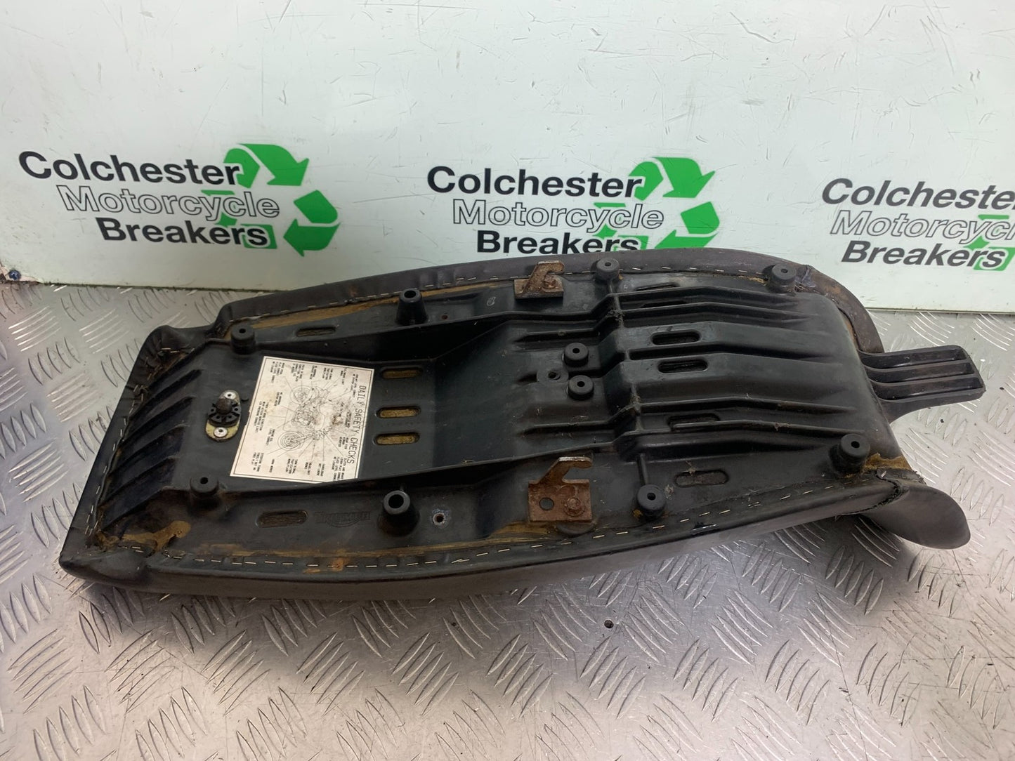 TRIUMPH TROPHY 900 SEAT  YEAR 1991-95 (CMB1251)
