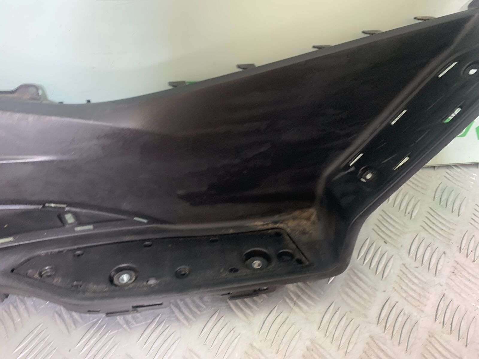 SUZUKI AN400 AN 400 BURGMAN RIGHT FOOTBOARD  YEAR 2017-2024 (CMB1118)