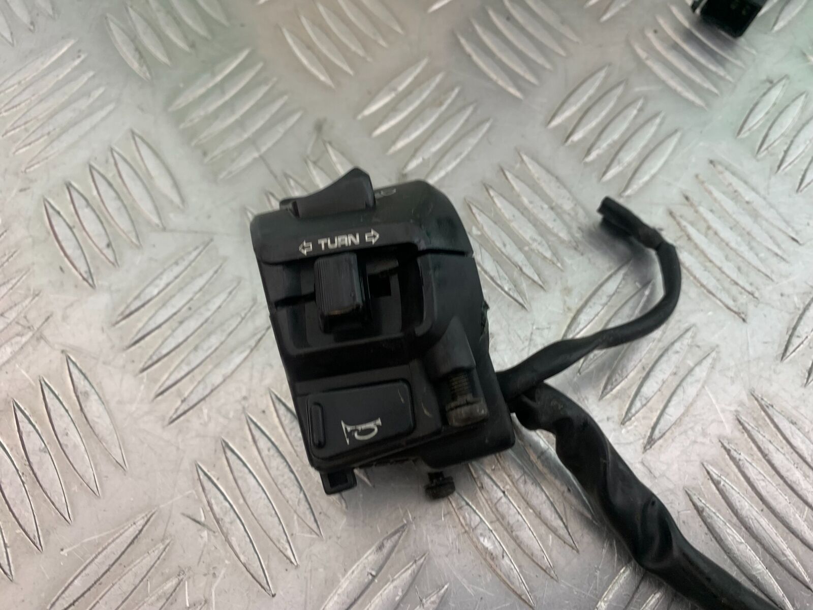 HONDA CBR1100 BLACKBIRD LEFT SWITCH GEAR  YEAR 1999-2005  (CMB1103)