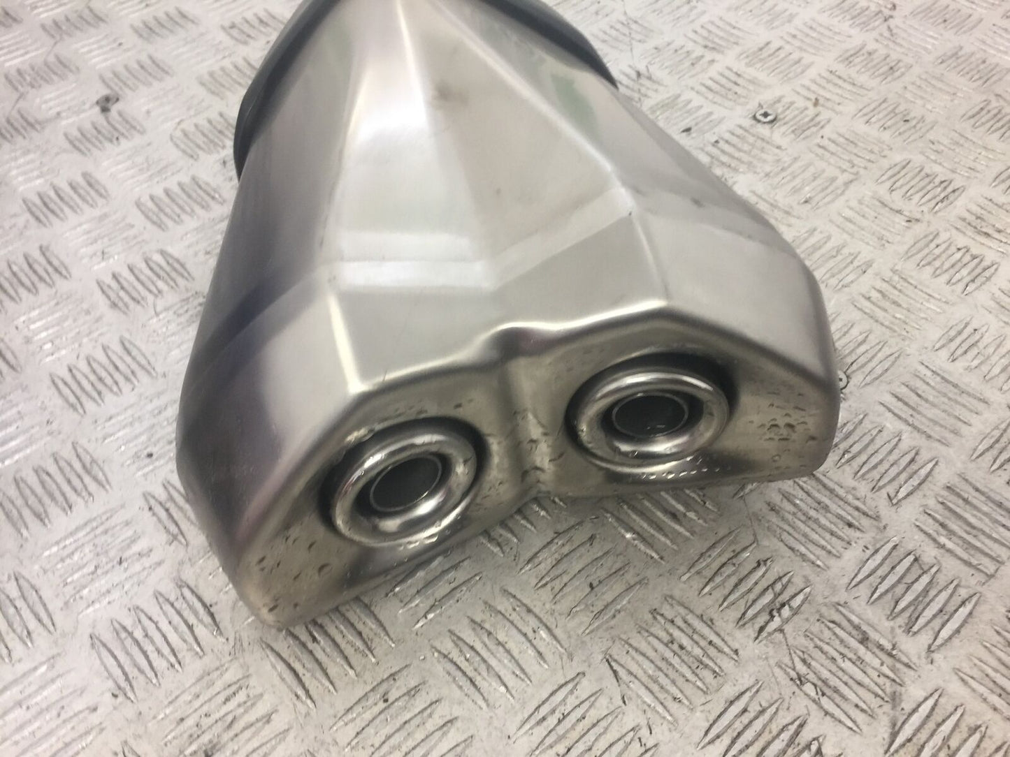 KAWASAKI Z1000 ZR1000 (ABS) LEFT SILENCER  YEAR 2015 (STOCK 636)