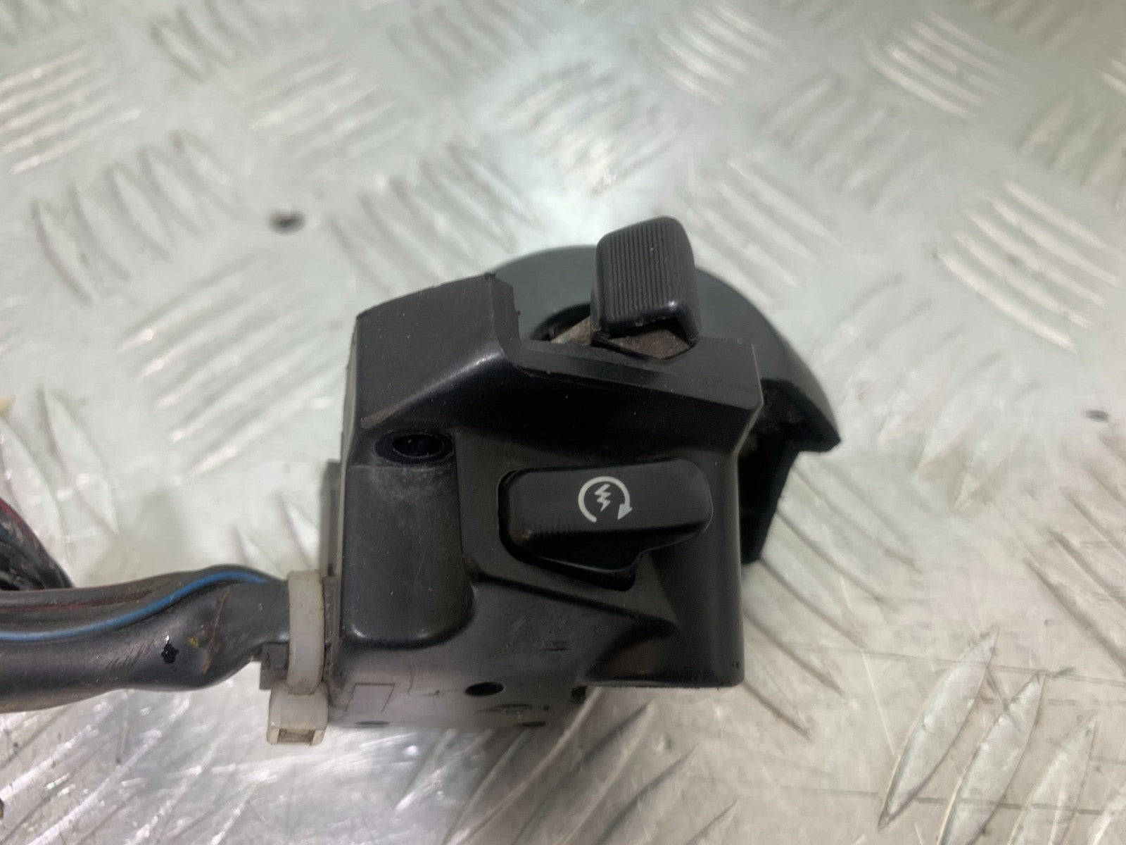 SUZUKI GS500 GS 500 RIGHT SWITCH GEAR  YEAR 2001-2008 (CMB1254)