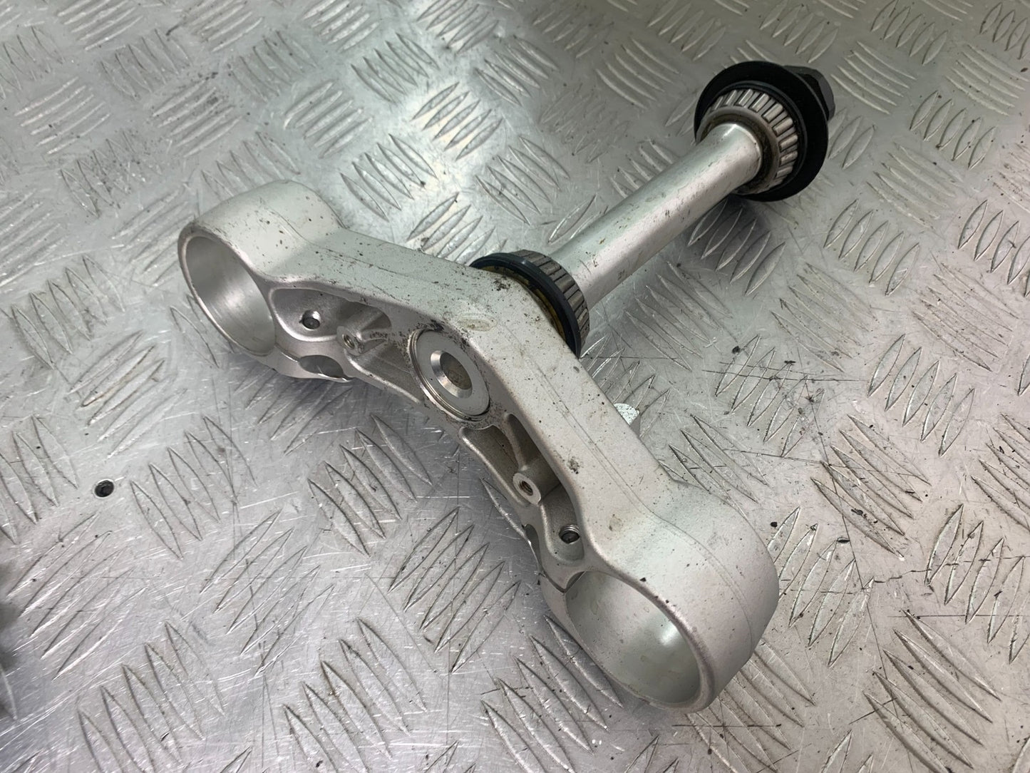 TRIUMPH 675 STREET TRIPLE BOTTOM YOKE  2013-2016 (CMB1186)