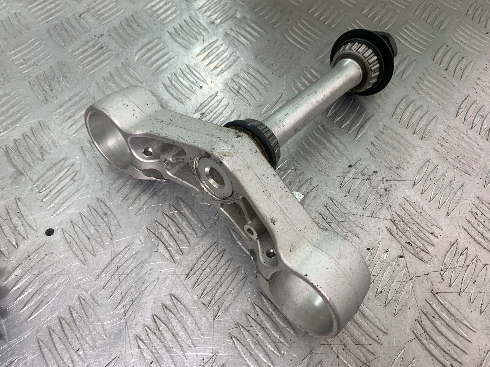 TRIUMPH 675 STREET TRIPLE BOTTOM YOKE  2013-2016 (CMB1186)