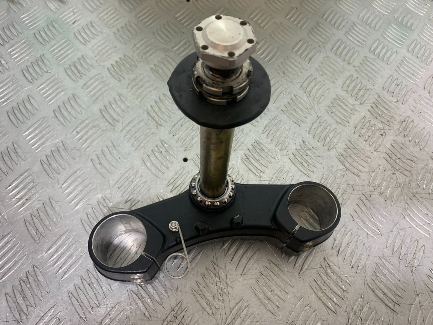 TRIUMPH 1050 SPEED TRIPLE BOTTOM YOKE  YEAR 2005-2007 (CMB1322)
