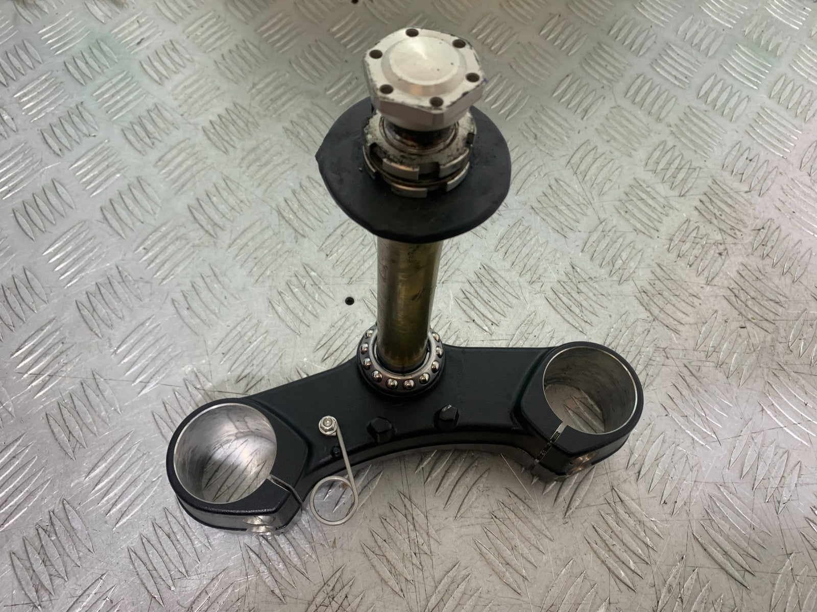 TRIUMPH 1050 SPEED TRIPLE BOTTOM YOKE  YEAR 2005-2007 (CMB1322)
