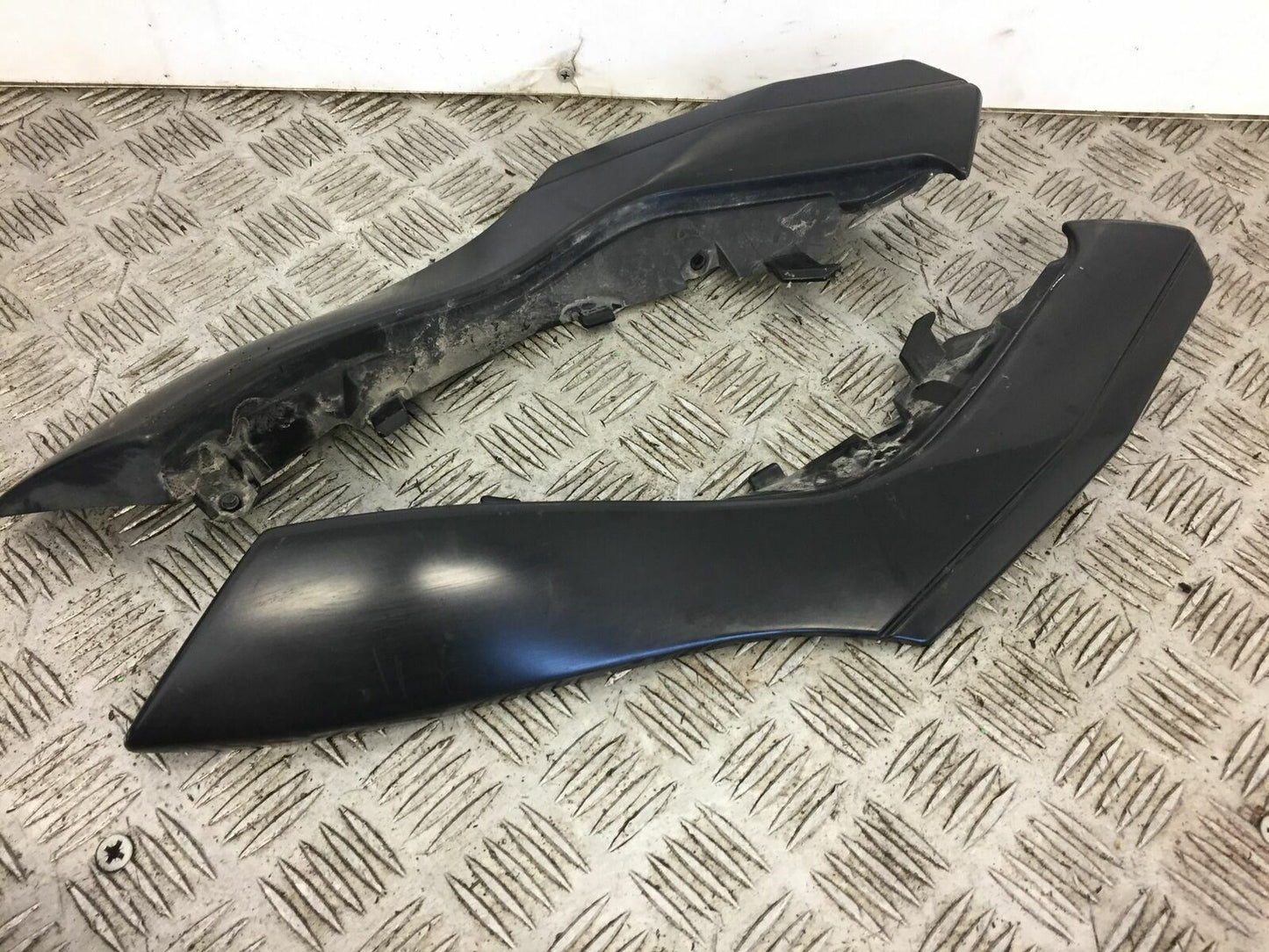 KAWASAKI ER6  ER6F ER 650 LEFT AND RIGHT SEAT PANELS YEAR 2016 (ABS)