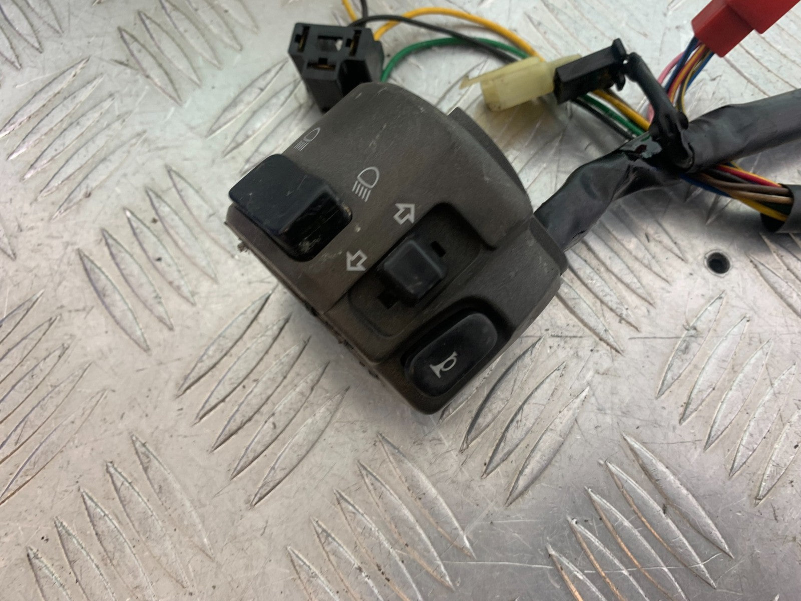 YAMAHA XJR1300 XJR 1300 LEFT SWITCH GEAR   YEAR  1999-2003 (CMB1119)
