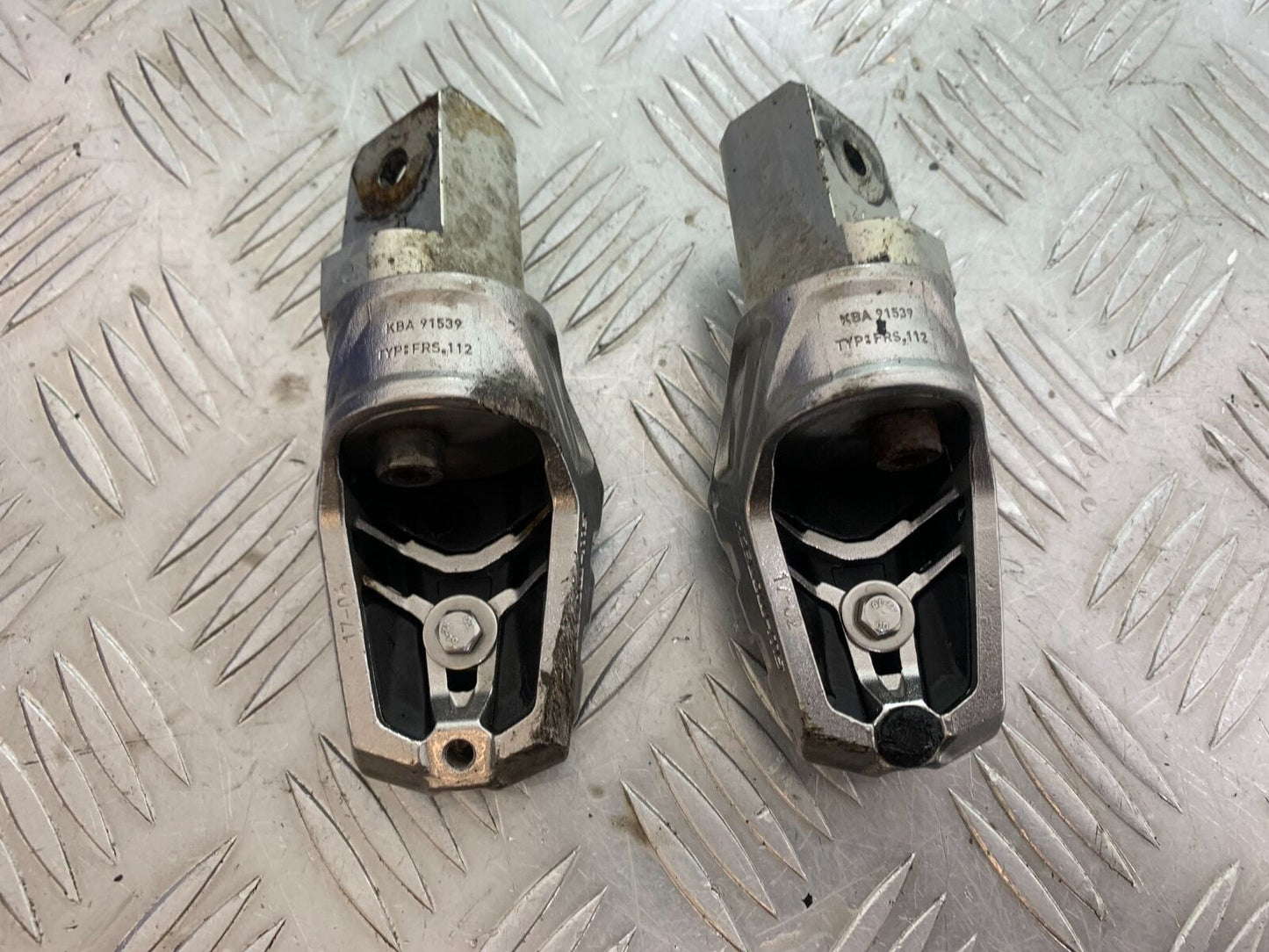 TRIUMPH TIGER 800 ADJUSTABLE FRONT FOOTPEGS   YEAR 2011-2014 (CMB1113)