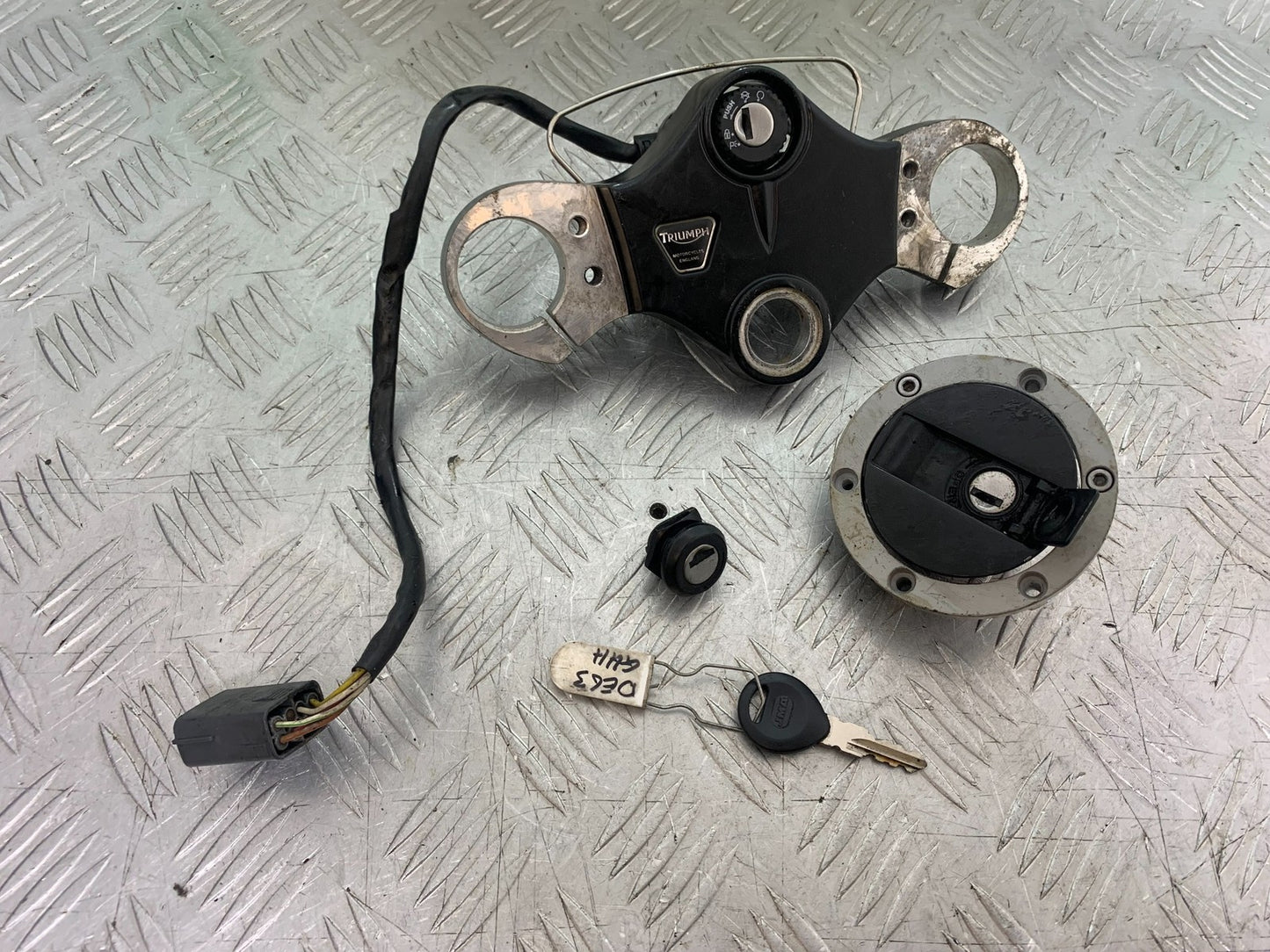TRIUMPH 1050 SPRINT GT LOCKS AND KEY   YEAR 2010-2016 (CMB1250)
