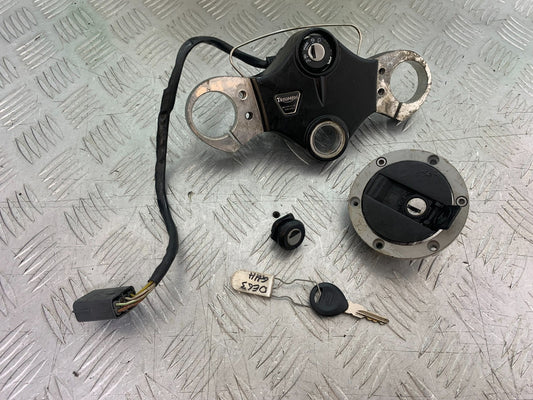 TRIUMPH 1050 SPRINT GT LOCKS AND KEY   YEAR 2010-2016 (CMB1250)