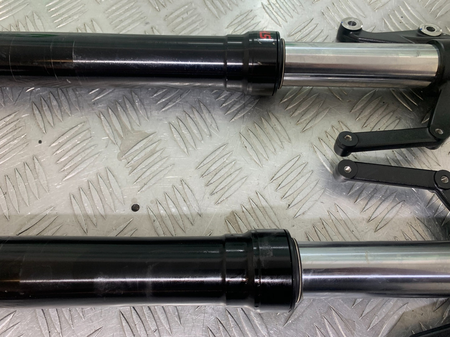 TRIUMPH TRIDENT 660 FORKS  YEAR 2021-2024 (CMB1148)