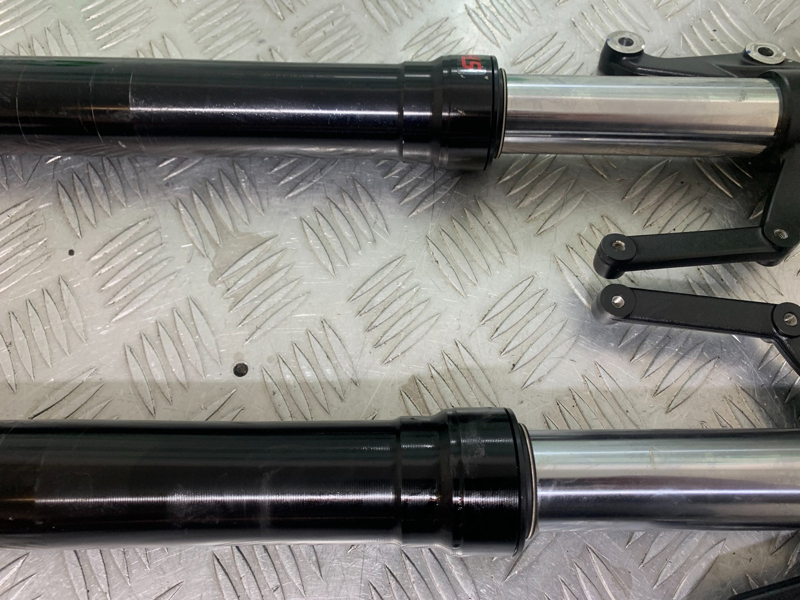 TRIUMPH TRIDENT 660 FORKS  YEAR 2021-2024 (CMB1148)