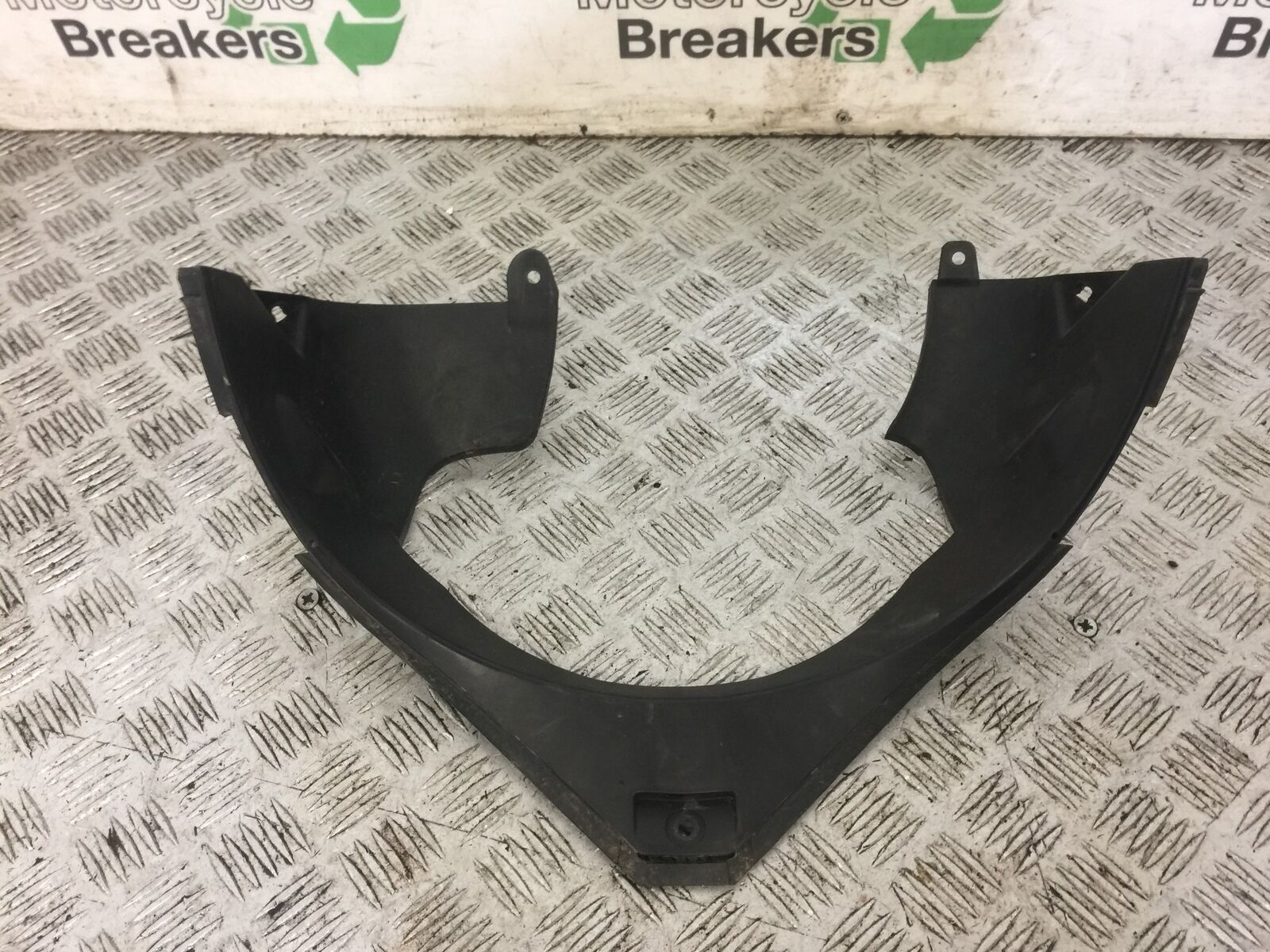 KAWASAKI J300 J 300 FAIRING V-PIECE YEAR 2015 (STOCK 711)