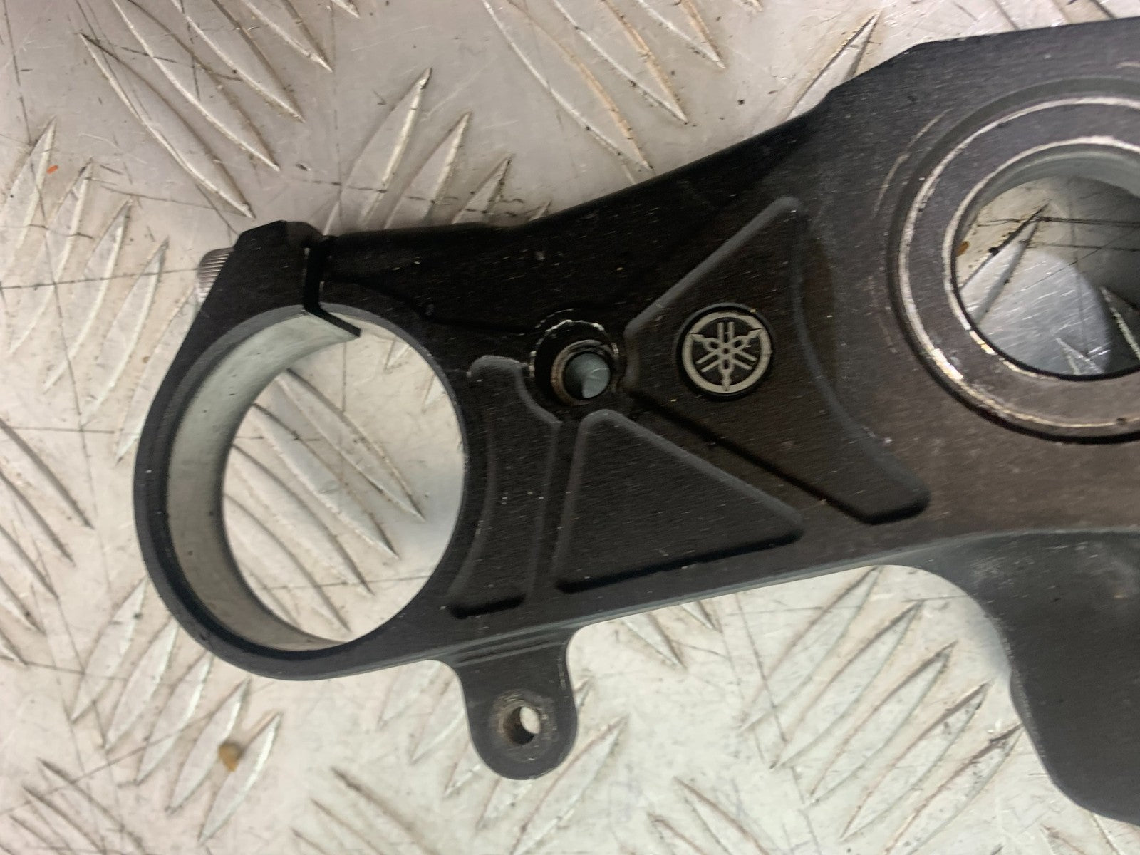 YAMAHA YZF R1 14 B BIG BANG TOP YOKE   2009-14 (CMB1175)