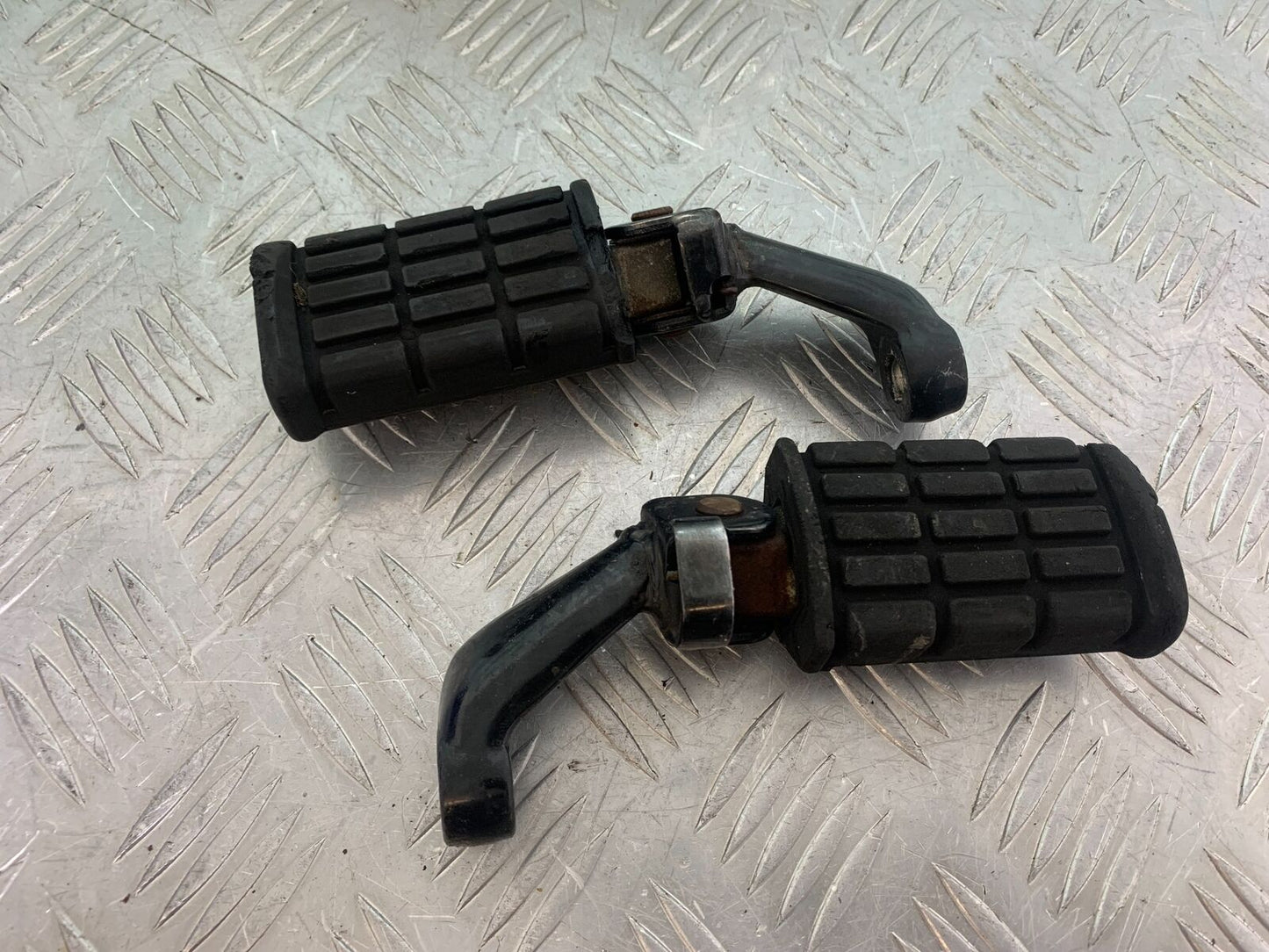 YAMAHA XS1100 MIDNIGHT SPECIAL FRONT FOOTPEGS  YEAR 1980-1982 (CMB1122)