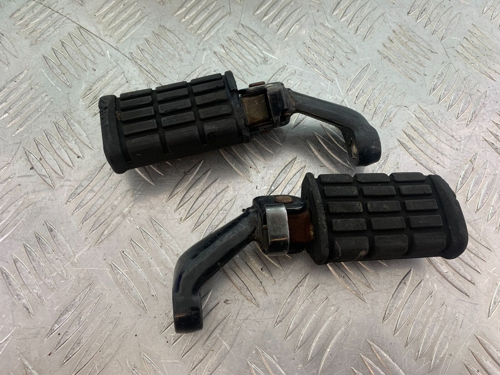 YAMAHA XS1100 MIDNIGHT SPECIAL FRONT FOOTPEGS  YEAR 1980-1982 (CMB1122)