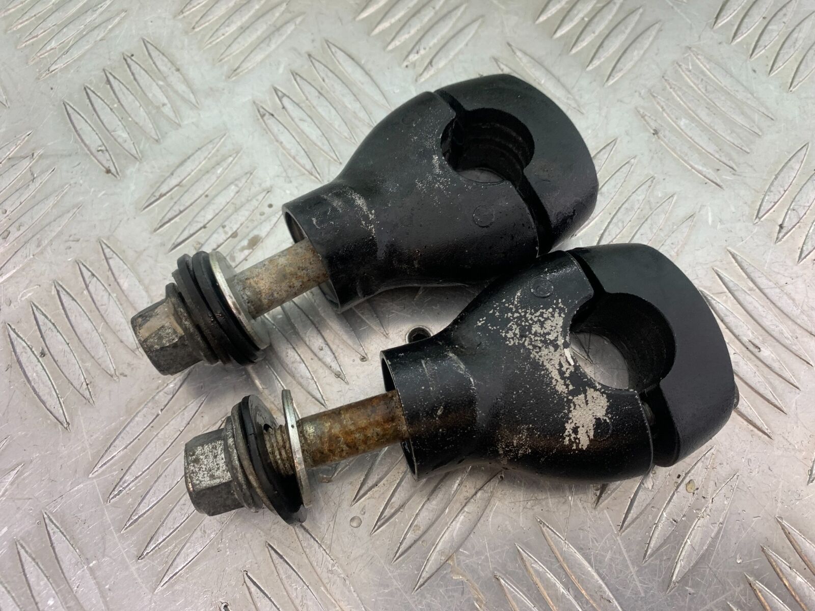 SUZUKI INTRUDER VL800 C800 HANDLE BAR CLAMPS YEAR 2012-16 (CMB1039)