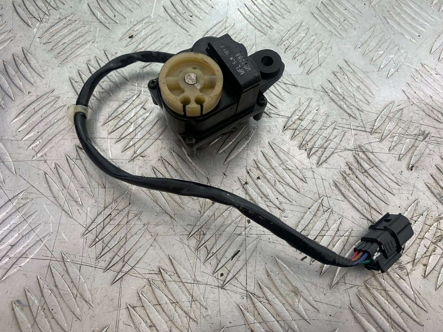 HONDA CBR1000 rr FIREBLADE EXHAUST SERVO MOTOR   YEAR 2012-2016 (CMB1198)