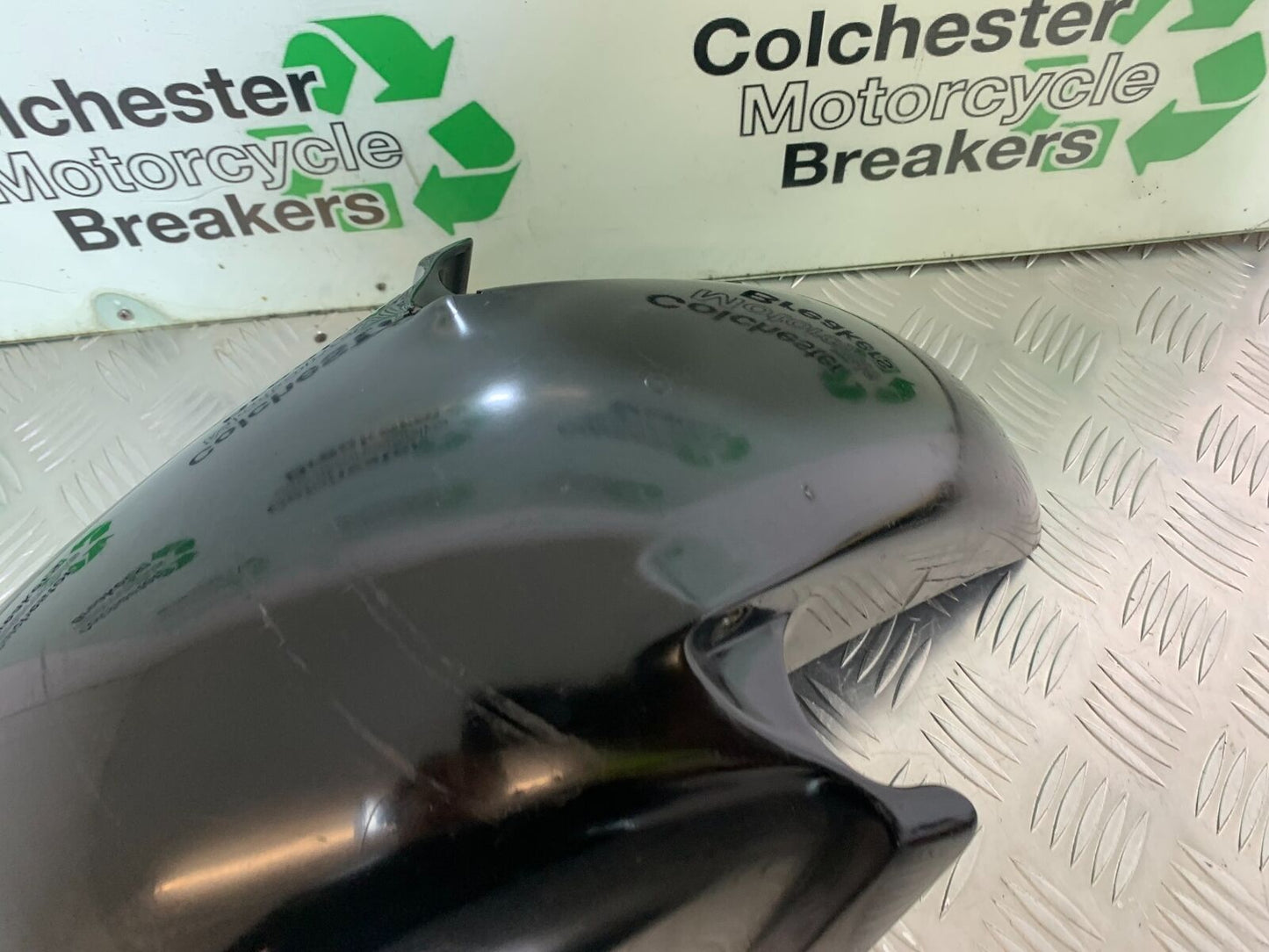 HONDA CBR1100 BLACKBIRD FRONT MUDGUARD (CRACKED) YEAR 1996-1998 (CMB1017)