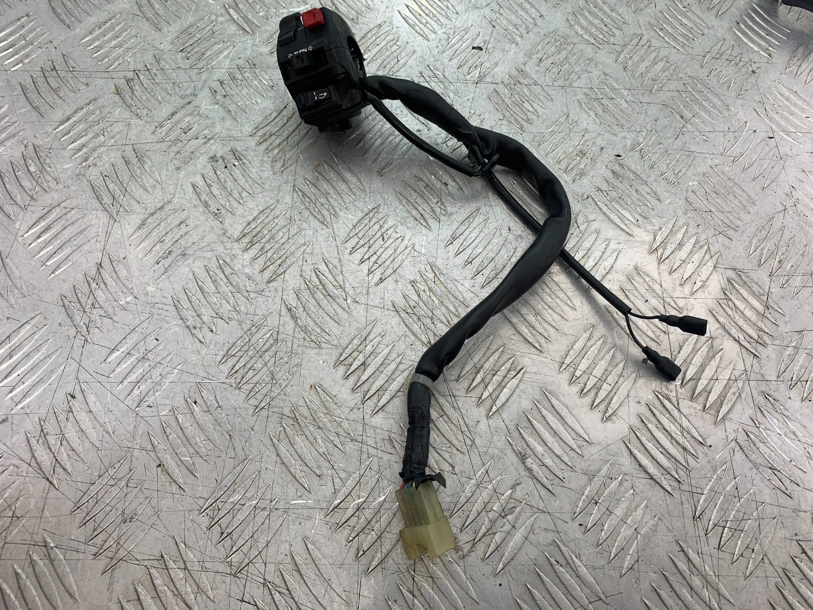 HONDA CBR1000 rr FIREBLADE LEFT SWITCH GEAR  YEAR 2006 (CMB1220)