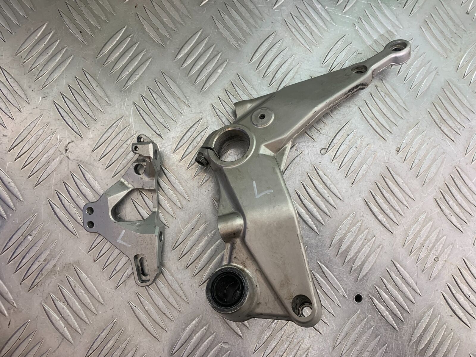 DUCATI 1199 PANIGALE LEFT FRONT HANGER  YEAR 2012-2014 (CMB1047)