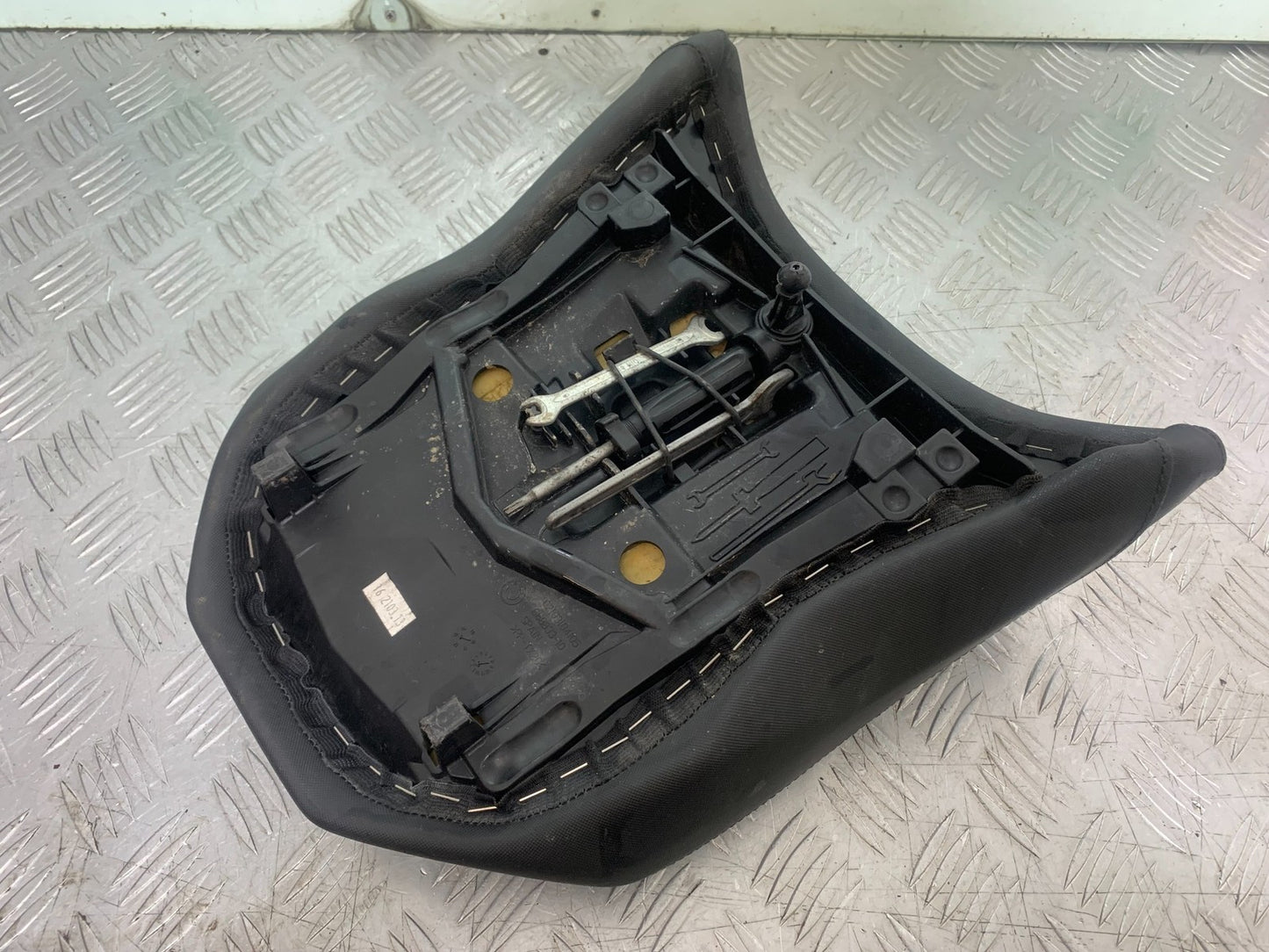 BMW R1200 R 1200 GS REAR SEAT  YEAR 2013-2016 (CMB1257)