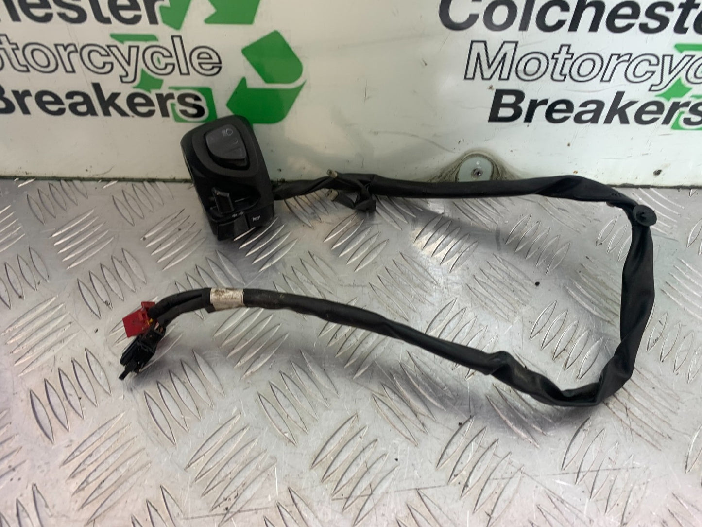 YAMAHA XMAX 300 LEFT SWITCH GEAR  YEAR 2017-2020 (CMB1218)