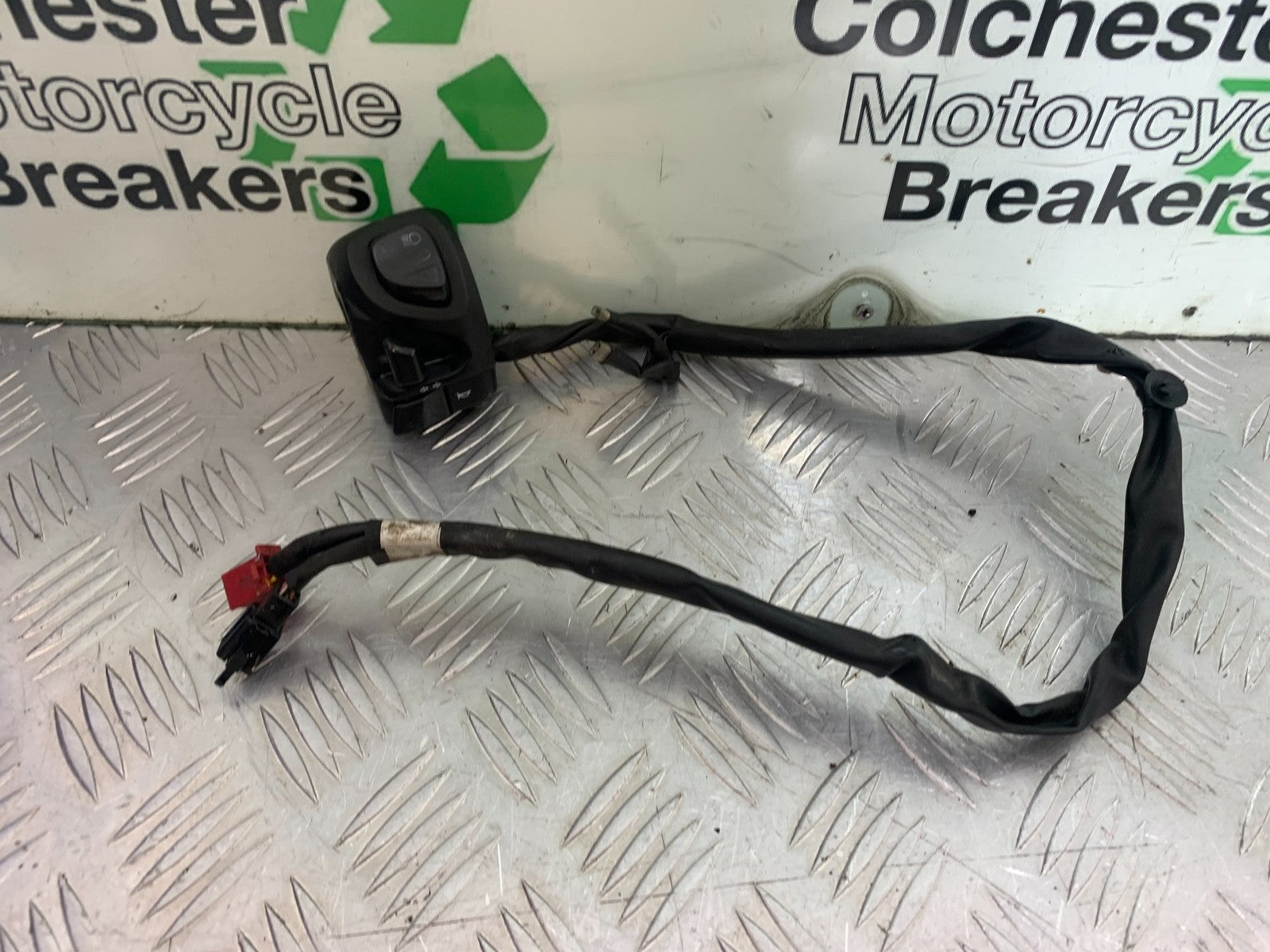 YAMAHA XMAX 300 LEFT SWITCH GEAR  YEAR 2017-2020 (CMB1218)