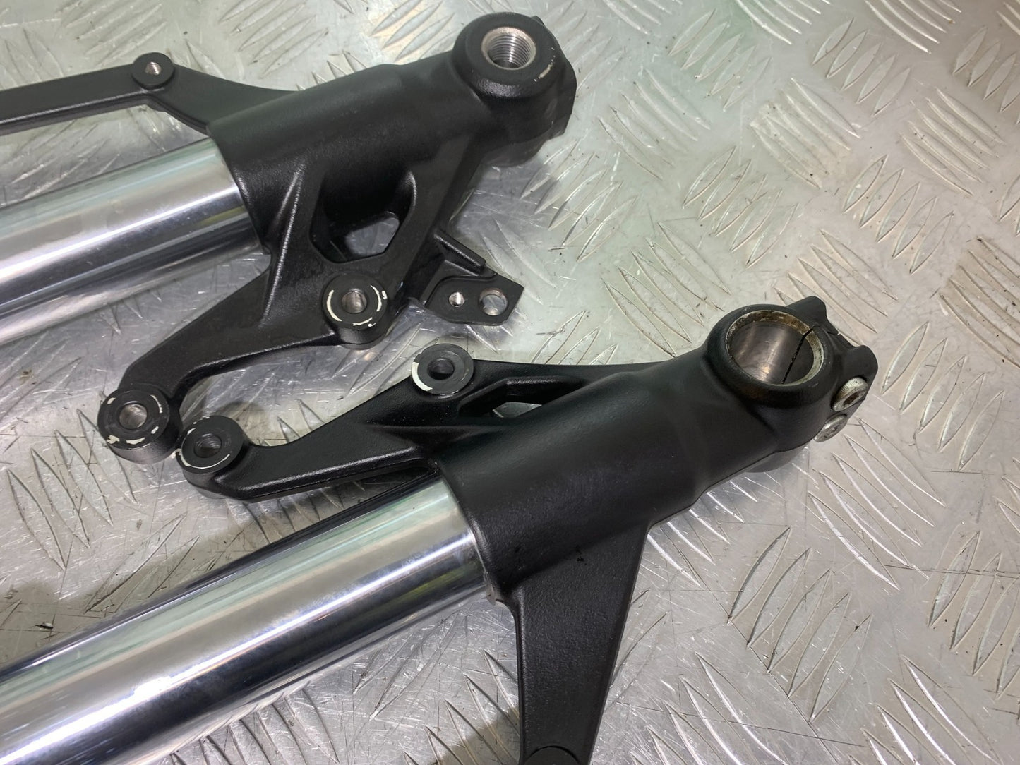 TRIUMPH TRIDENT 660 FORKS YEAR 2021-2024 (CMB1295)