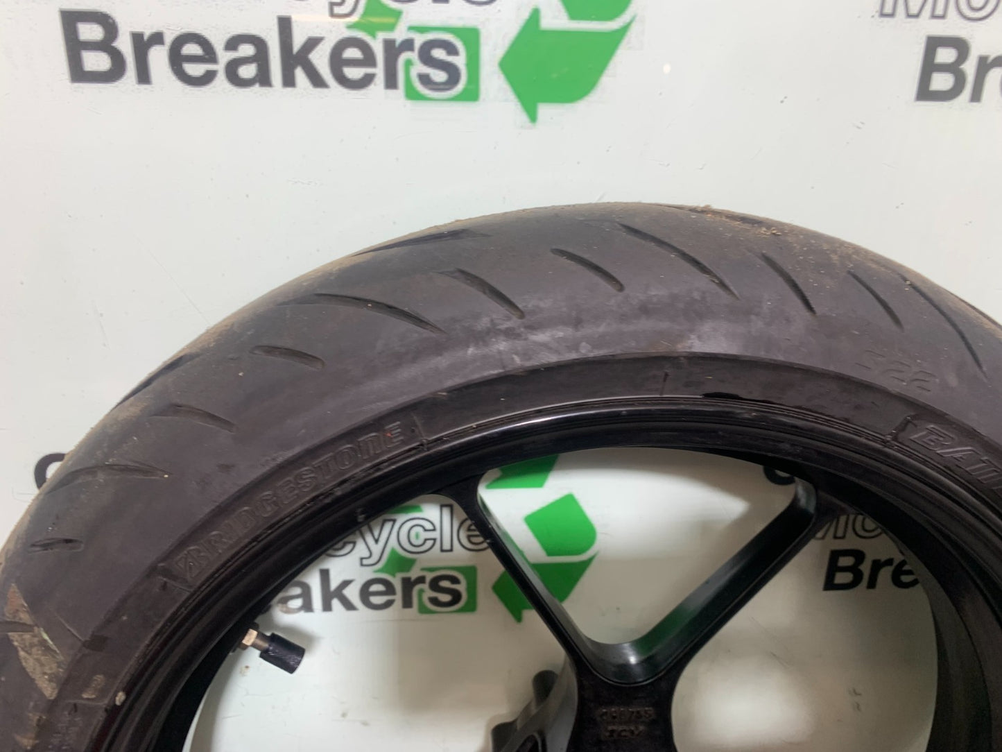 APRILIA TUONO 1000 V4R FRONT WHEEL   YEAR 2011-13  (CMB1331)