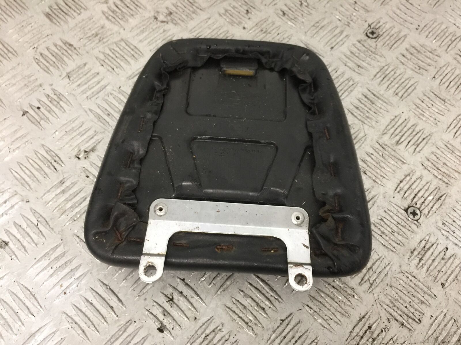 SUZUKI AN 250 BURGMAN BACKREST PAD  YEAR 1999  (STOCK 881)