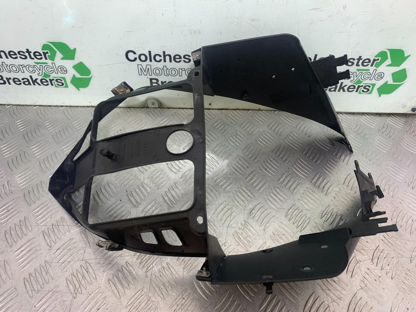 APRILIA RSV1000 R FACTORY MILLE FAIRING V-PIECE 2004-09 (CMB1203)